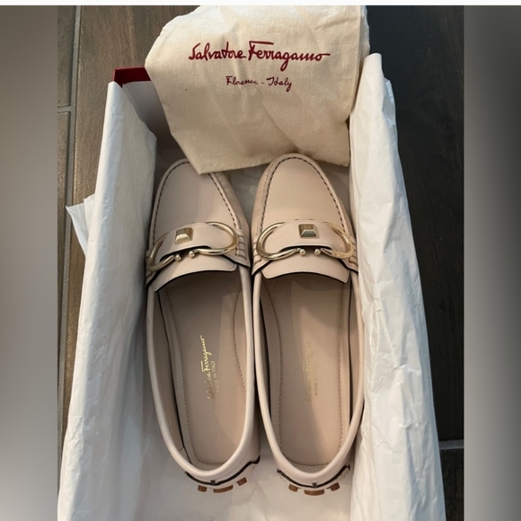 ☆☆Sold ☆ Sold ☆☆SALVATORE FERRAGAMO loafers - Picture 7 of 8